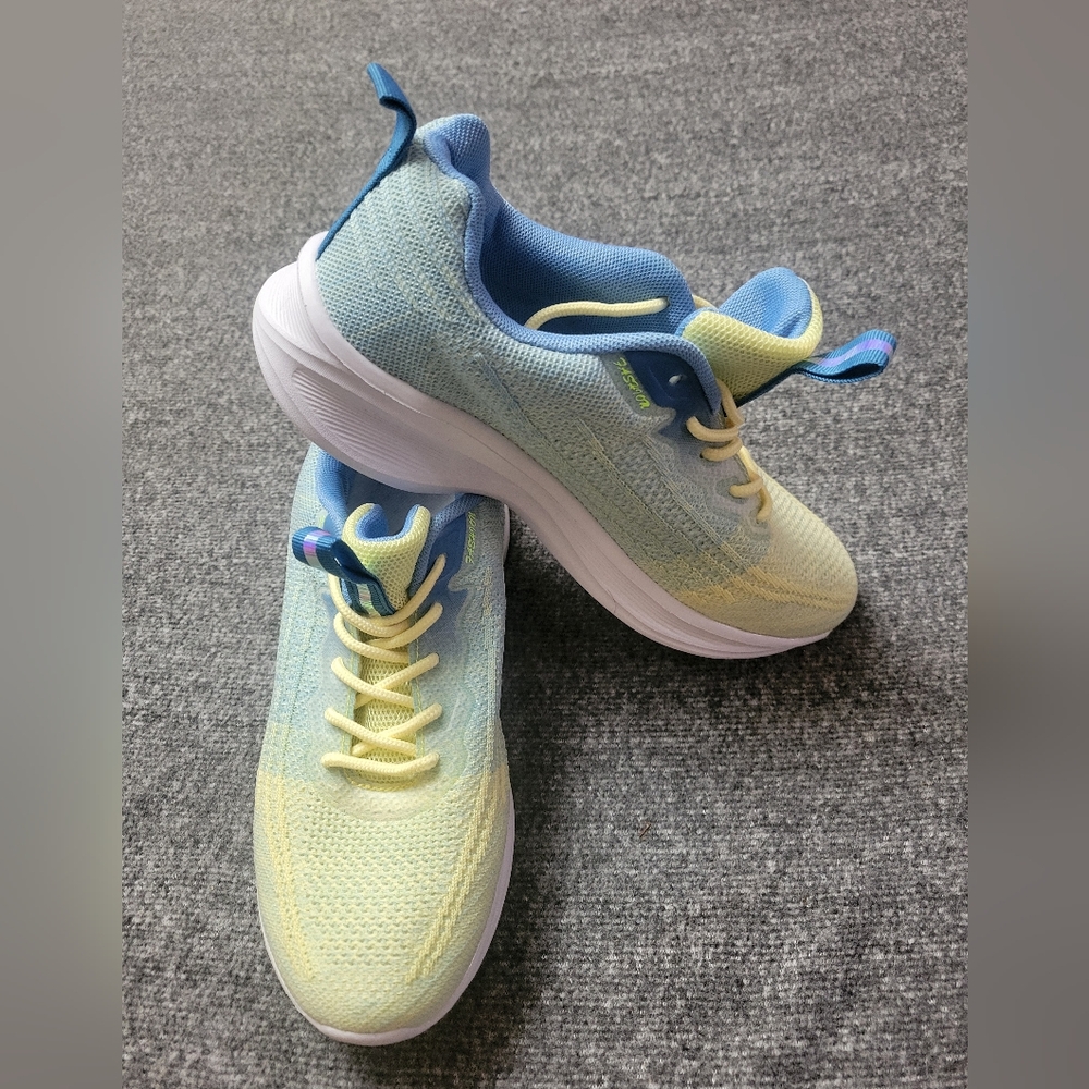 Women's Size 8 (EU 39) Running Shoes Sneakers Athleisure Luxe Athletic Wear Blue